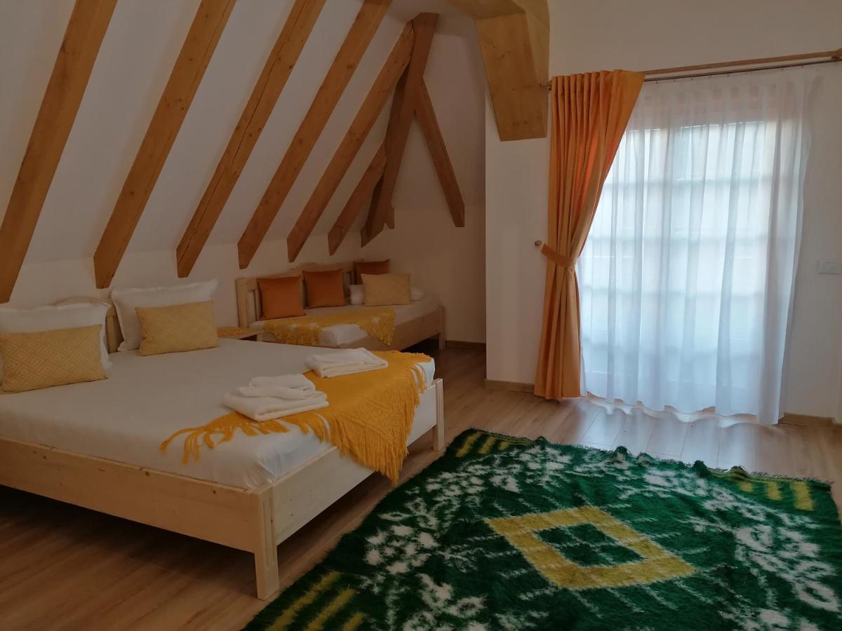 Pensiunea Casuta Din Deal Moisei Habitación foto