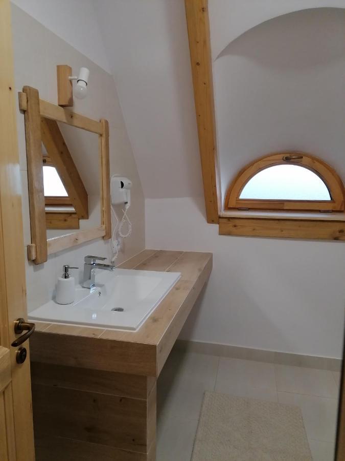 Pensiunea Casuta Din Deal Moisei Habitación foto